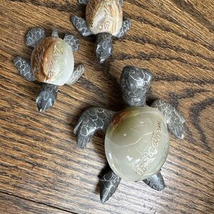 Sea Turtle - Adult and 2 Babies